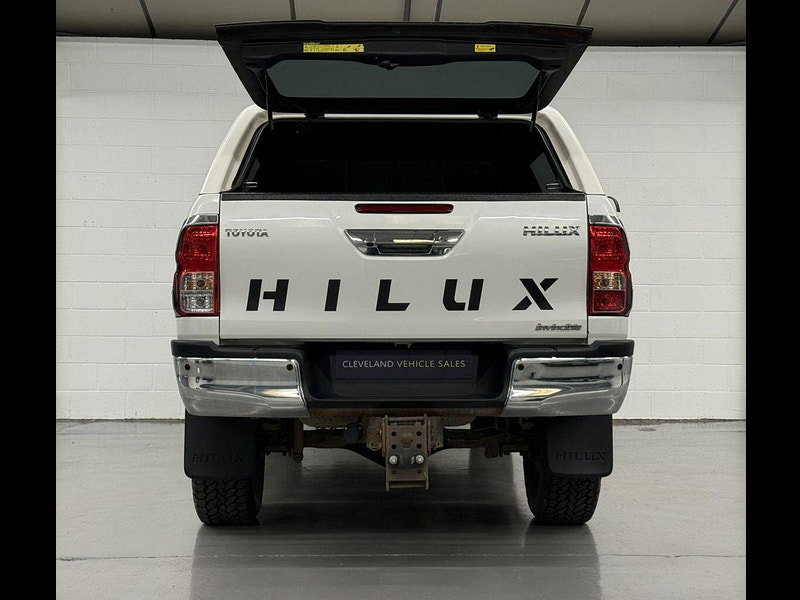 Toyota HI-LUX 2.4 D-4D Invincible X Pickup Double Cab 4dr Diesel Manual 4WD Euro 6 (TSS, 3.5t) (150 ps) NAV, CAMERA, HTD SEATS, PLUS VAT