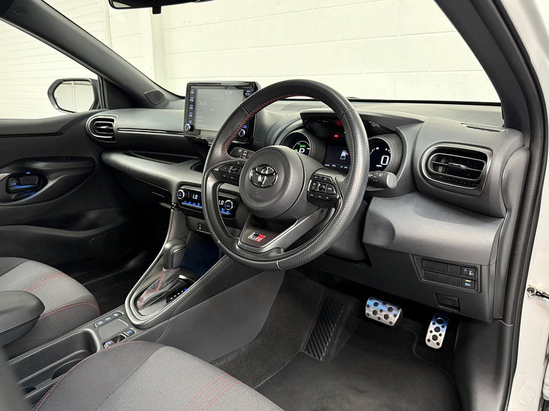 Toyota Yaris 1.5 VVT-h GR SPORT Hatchback 5dr Petrol Hybrid E-CVT Euro 6 (s/s) (116 ps)