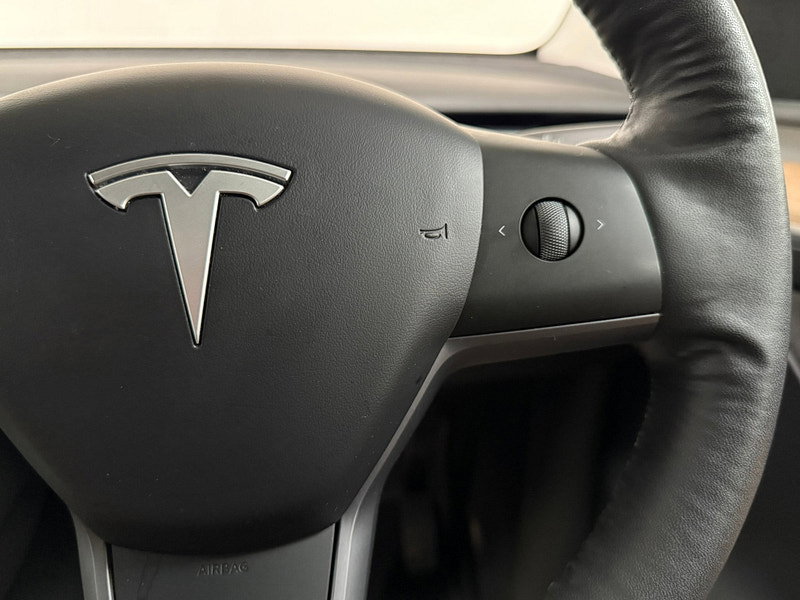 Tesla Model Y (Dual Motor) Long Range SUV 5dr Electric Auto 4WDE (384 bhp)