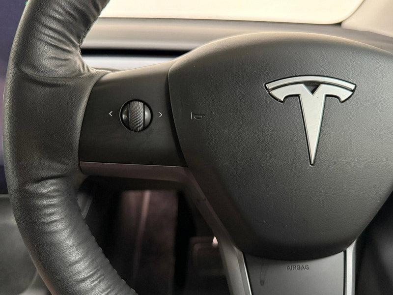 Tesla Model Y (Dual Motor) Long Range SUV 5dr Electric Auto 4WDE (384 bhp)