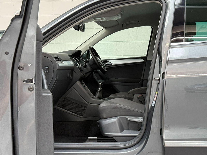 Volkswagen Tiguan 2.0 TDI SE Navigation SUV 5dr Diesel Manual Euro 6 (s/s) (150 ps) 19'S-FRONT ASSIST-LANE ASSIST-MEDIA