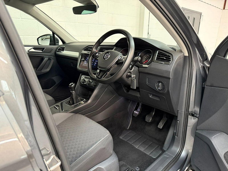 Volkswagen Tiguan 2.0 TDI SE Navigation SUV 5dr Diesel Manual Euro 6 (s/s) (150 ps) 19'S-FRONT ASSIST-LANE ASSIST-MEDIA