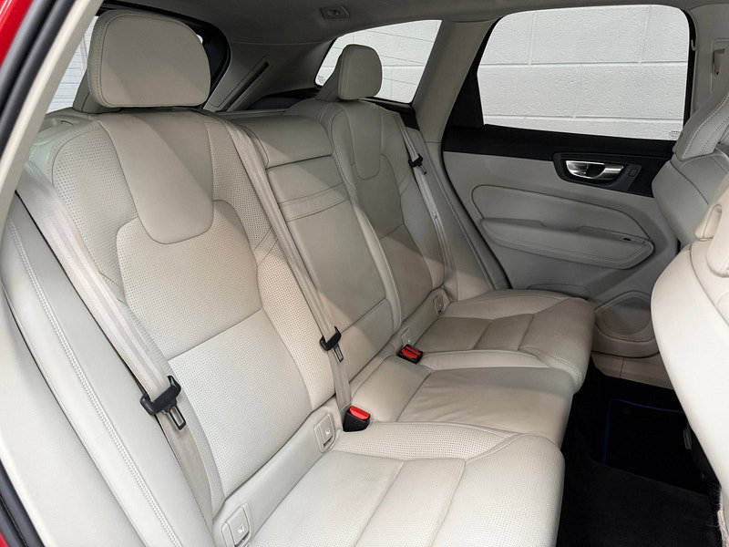 Volvo XC60 2.0 T5 Inscription Pro SUV 5dr Petrol Auto AWD Euro 6 (s/s) (250 ps)