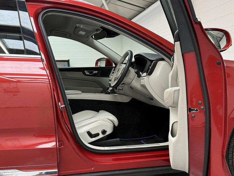 Volvo XC60 2.0 T5 Inscription Pro SUV 5dr Petrol Auto AWD Euro 6 (s/s) (250 ps)