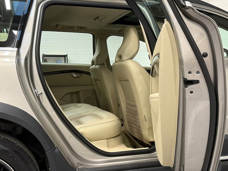 Volvo XC70 2.0 D4 SE Nav Estate 5dr Diesel Geartronic Euro 6 (s/s) (181 ps)