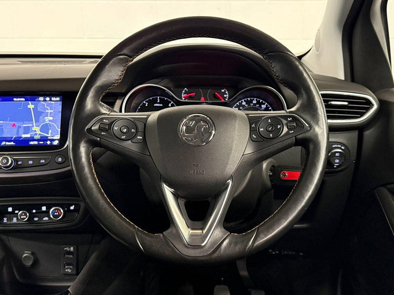 Vauxhall Crossland X 1.6 Turbo D Elite Nav SUV 5dr Diesel Manual Euro 6 (s/s) (120 ps) 2 TONE ROOF, ALLOYS, NAVIGATION