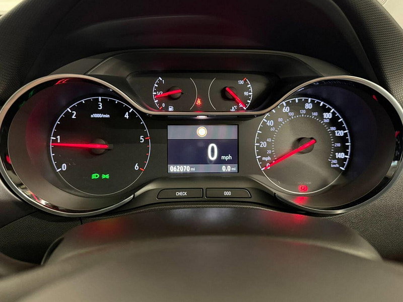 Vauxhall Crossland X 1.6 Turbo D Elite Nav SUV 5dr Diesel Manual Euro 6 (s/s) (120 ps) 2 TONE ROOF, ALLOYS, NAVIGATION