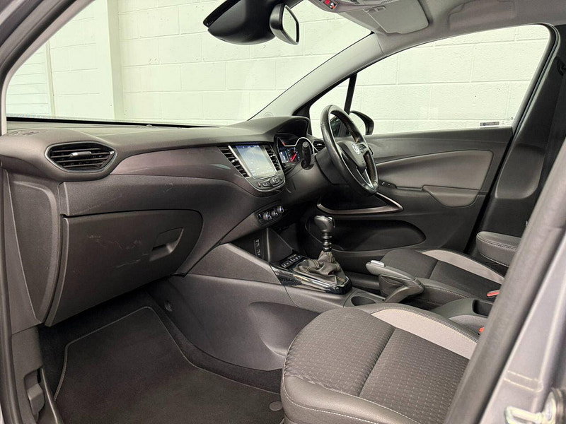 Vauxhall Crossland X 1.6 Turbo D Elite Nav SUV 5dr Diesel Manual Euro 6 (s/s) (120 ps) 2 TONE ROOF, ALLOYS, NAVIGATION