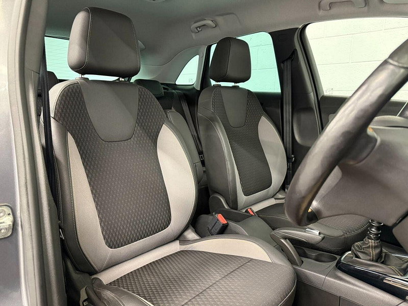 Vauxhall Crossland X 1.6 Turbo D Elite Nav SUV 5dr Diesel Manual Euro 6 (s/s) (120 ps) 2 TONE ROOF, ALLOYS, NAVIGATION