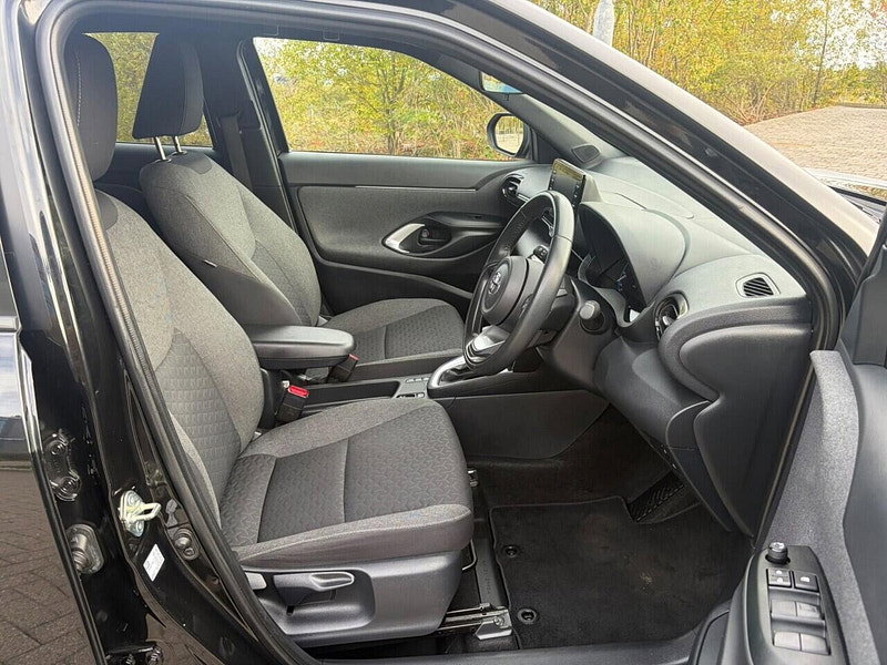 Toyota Yaris Cross 1.5 VVT-h Design SUV 5dr Petrol Hybrid E-CVT Euro 6 (s/s) (116 ps)