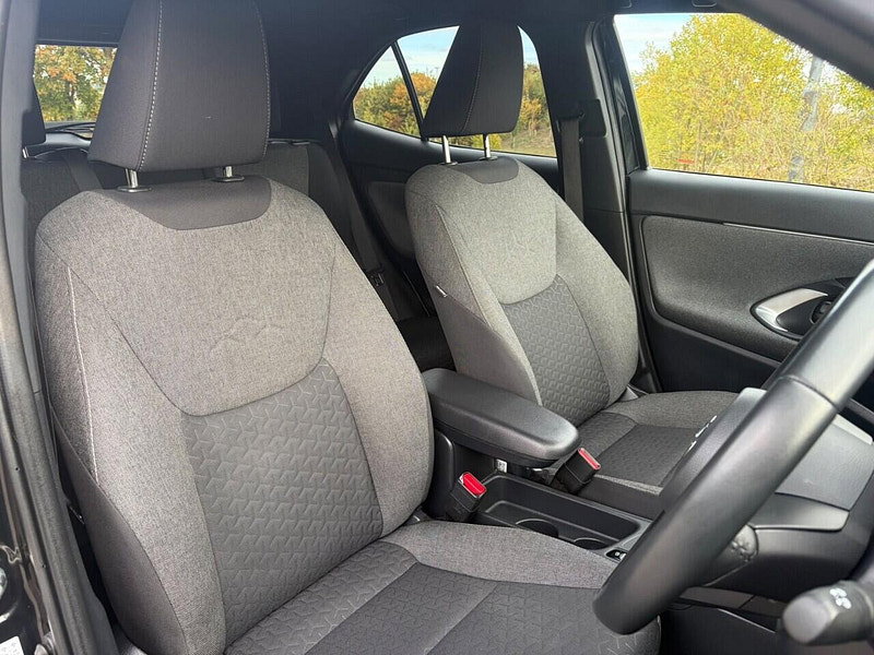 Toyota Yaris Cross 1.5 VVT-h Design SUV 5dr Petrol Hybrid E-CVT Euro 6 (s/s) (116 ps)