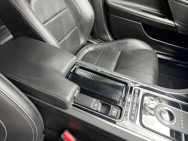 Jaguar XE 2.0i GPF R-Sport Auto Euro 6 (s/s) 4dr