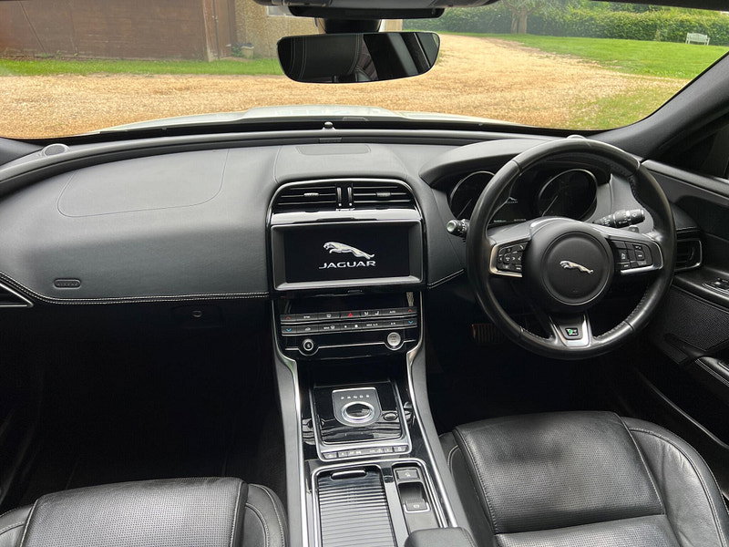 Jaguar XE 2.0i GPF R-Sport Auto Euro 6 (s/s) 4dr