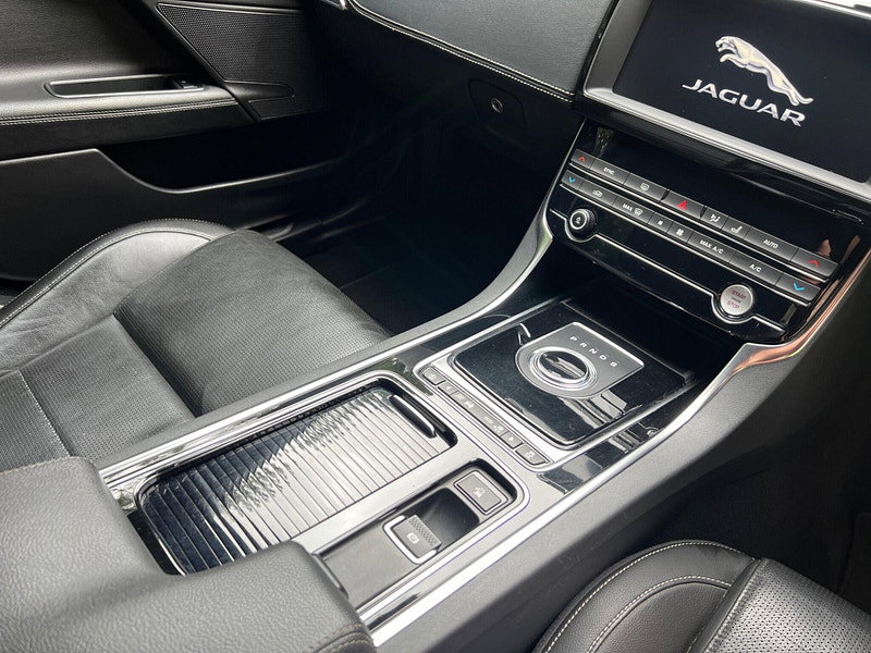 Jaguar XE 2.0i GPF R-Sport Auto Euro 6 (s/s) 4dr