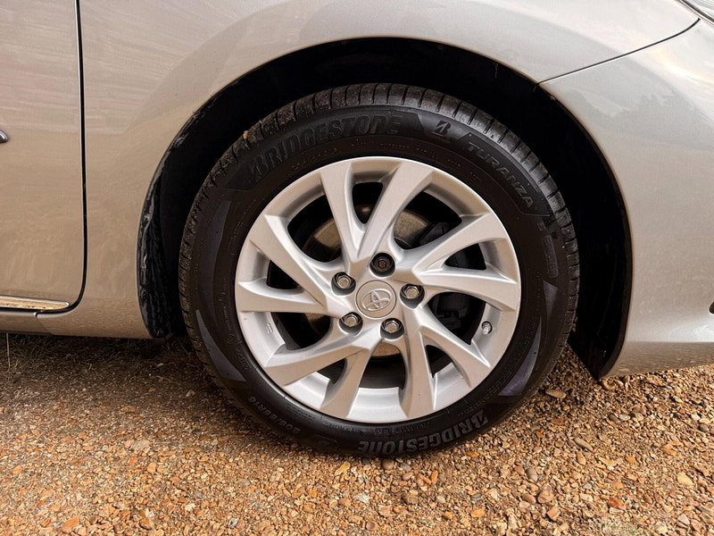 Toyota Auris 1.8 VVT-h Business Edition CVT Euro 6 (s/s) 5dr (Safety Sense)