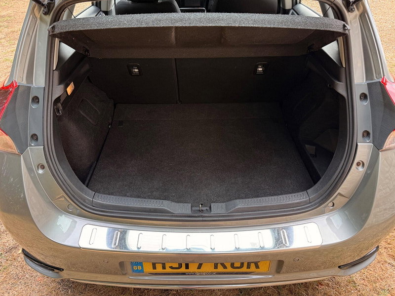 Toyota Auris 1.8 VVT-h Business Edition CVT Euro 6 (s/s) 5dr (Safety Sense)