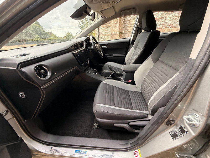 Toyota Auris 1.8 VVT-h Business Edition CVT Euro 6 (s/s) 5dr (Safety Sense)