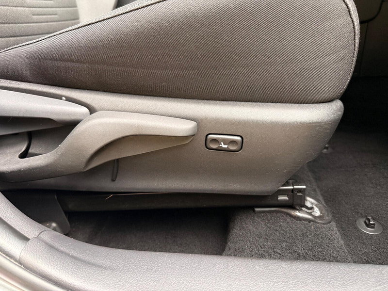 Toyota Auris 1.8 VVT-h Business Edition CVT Euro 6 (s/s) 5dr (Safety Sense)