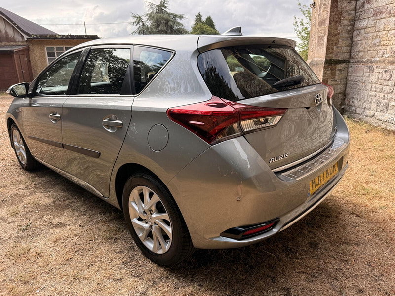 Toyota Auris 1.8 VVT-h Business Edition CVT Euro 6 (s/s) 5dr (Safety Sense)