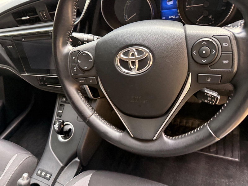 Toyota Auris 1.8 VVT-h Business Edition CVT Euro 6 (s/s) 5dr (Safety Sense)
