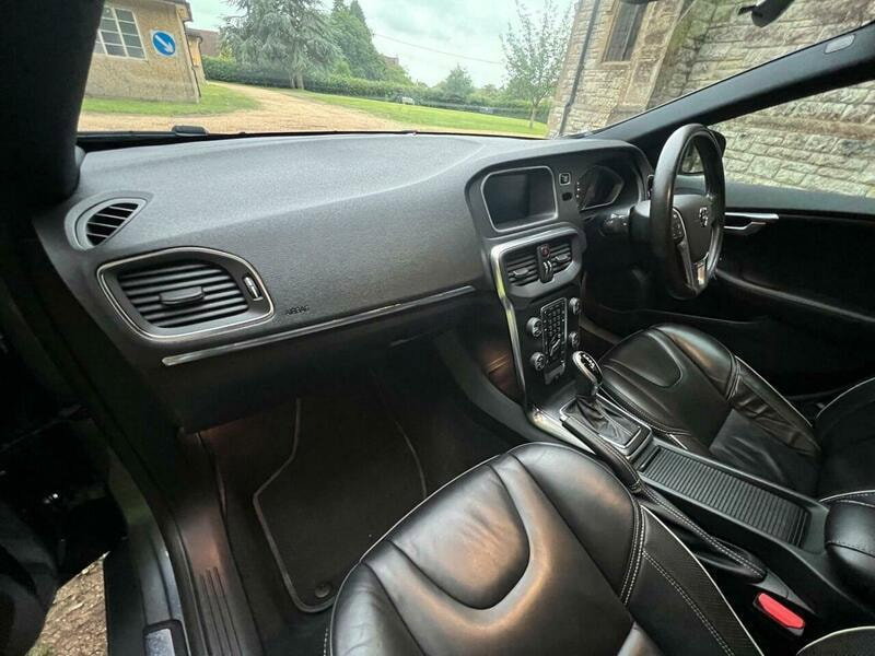 Volvo V40 2.0 D2 R-Design Pro Auto Euro 6 (s/s) 5dr