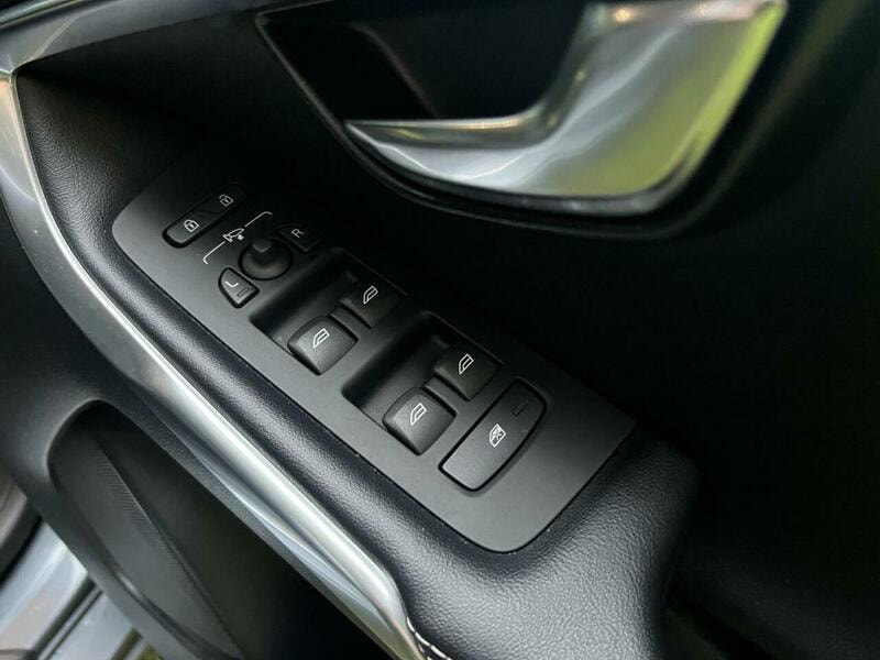 Volvo V40 2.0 D2 R-Design Pro Auto Euro 6 (s/s) 5dr