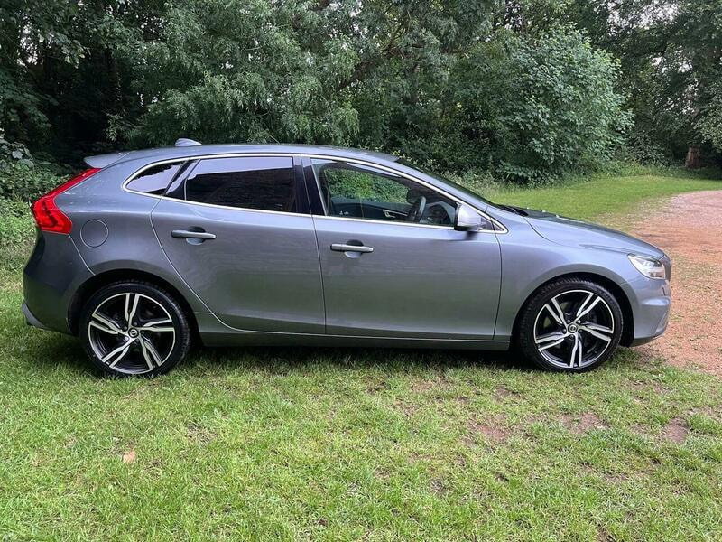 Volvo V40 2.0 D2 R-Design Pro Auto Euro 6 (s/s) 5dr