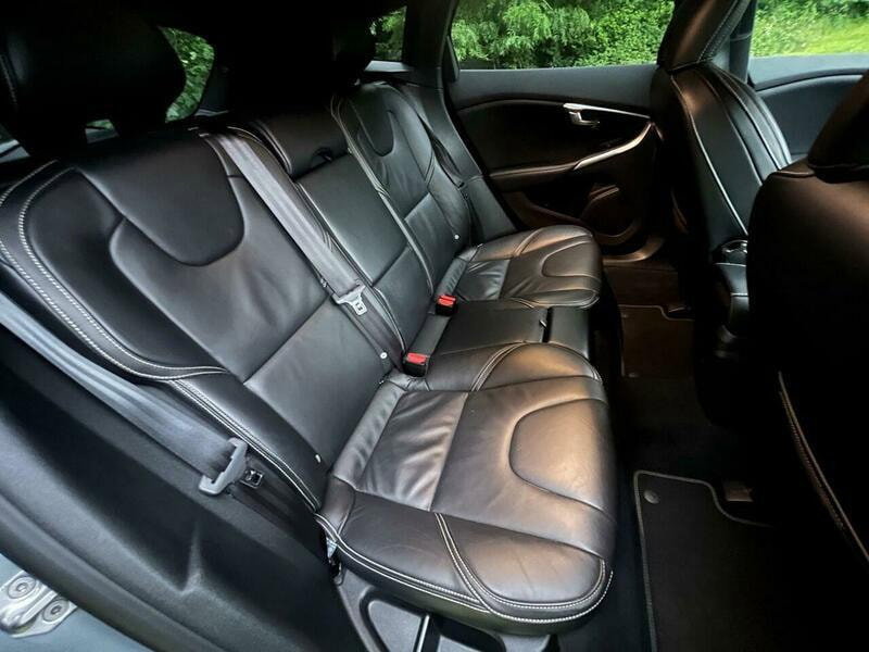 Volvo V40 2.0 D2 R-Design Pro Auto Euro 6 (s/s) 5dr