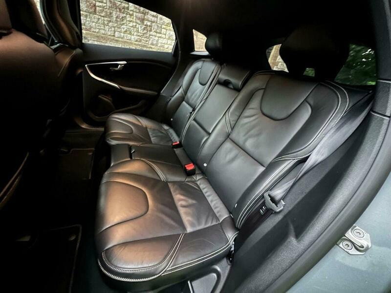 Volvo V40 2.0 D2 R-Design Pro Auto Euro 6 (s/s) 5dr