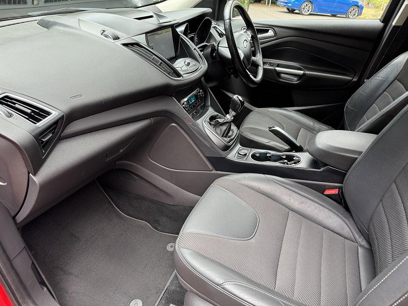 Ford Kuga 2.0 TDCi Titanium SUV 5dr Diesel Manual 2WD Euro 6 (s/s) (150 ps)