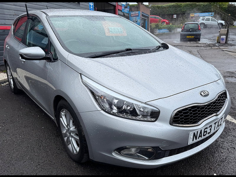 Kia Ceed 1.6 CRDi EcoDynamics 2 Hatchback 5dr Diesel Manual Euro 5 (s/s) (126 bhp)