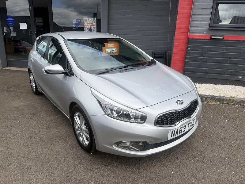 Kia Ceed 1.6 CRDi EcoDynamics 2 Hatchback 5dr Diesel Manual Euro 5 (s/s) (126 bhp)