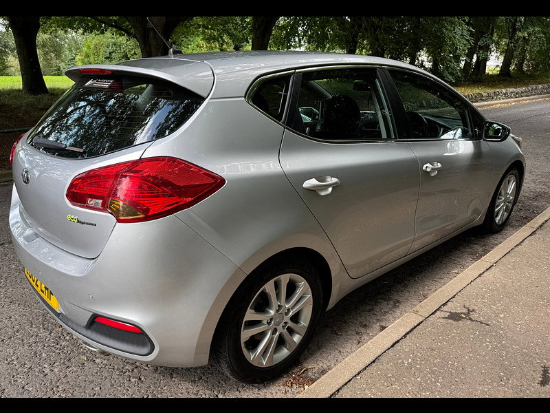 Kia Ceed 1.6 CRDi EcoDynamics 2 Hatchback 5dr Diesel Manual Euro 5 (s/s) (126 bhp)