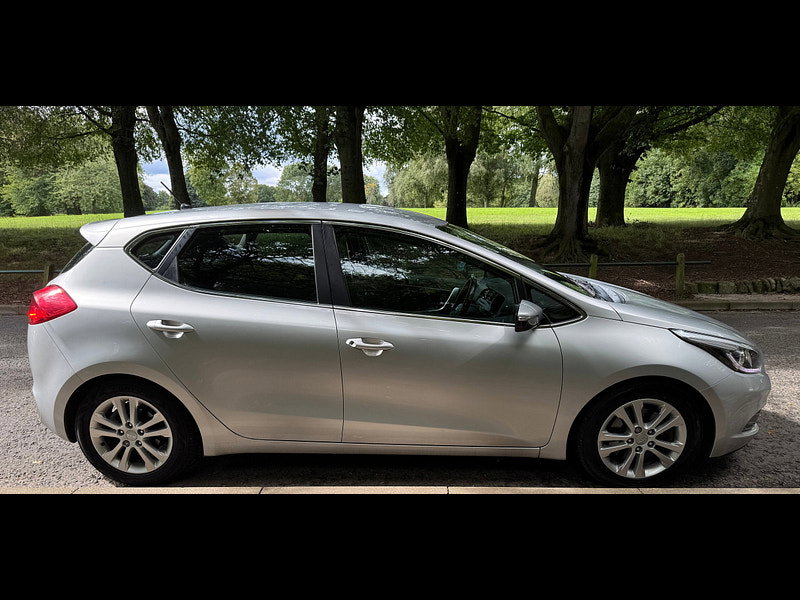 Kia Ceed 1.6 CRDi EcoDynamics 2 Hatchback 5dr Diesel Manual Euro 5 (s/s) (126 bhp)
