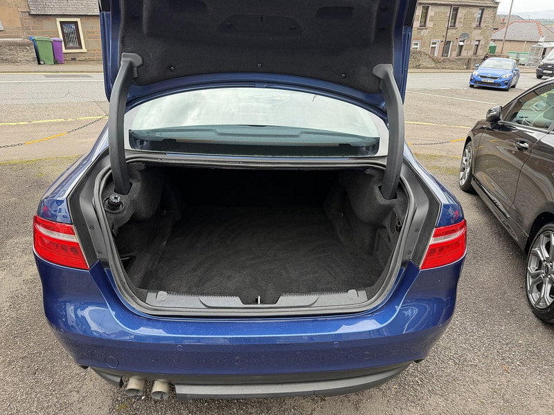 Jaguar XE 2.0d Prestige Saloon 4dr Diesel Auto Euro 6 (s/s) (180 ps)