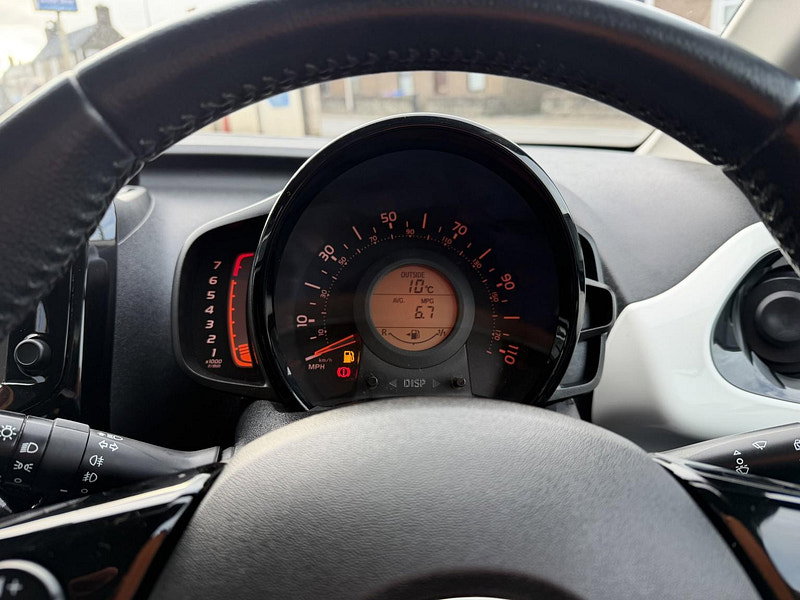 Toyota Aygo 1.0 VVT-i x-pression Hatchback 3dr Petrol Manual Euro 5 Euro 5 (68 ps)
