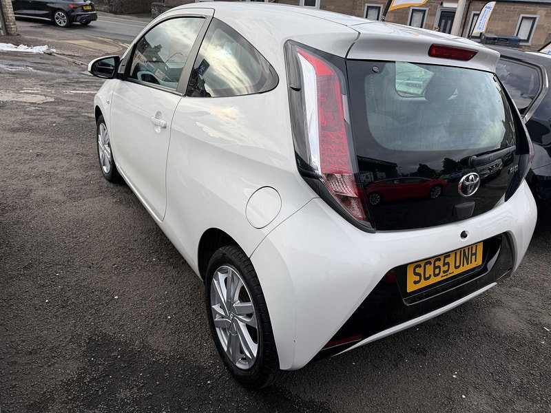 Toyota Aygo 1.0 VVT-i x-pression Hatchback 3dr Petrol Manual Euro 5 Euro 5 (68 ps)