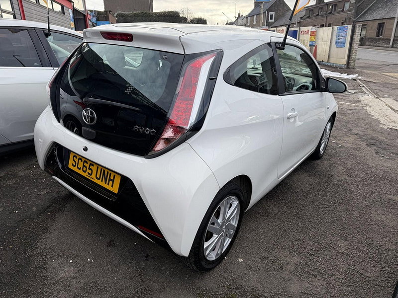 Toyota Aygo 1.0 VVT-i x-pression Hatchback 3dr Petrol Manual Euro 5 Euro 5 (68 ps)