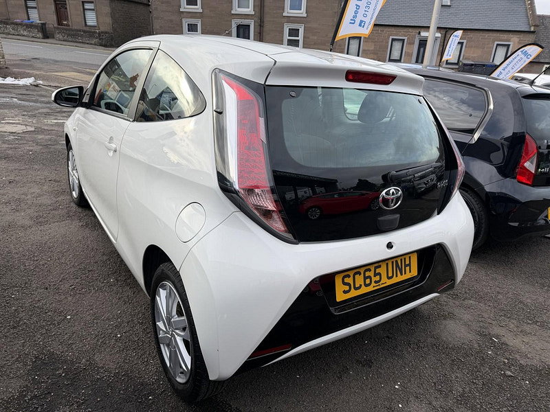 Toyota Aygo 1.0 VVT-i x-pression Hatchback 3dr Petrol Manual Euro 5 Euro 5 (68 ps)
