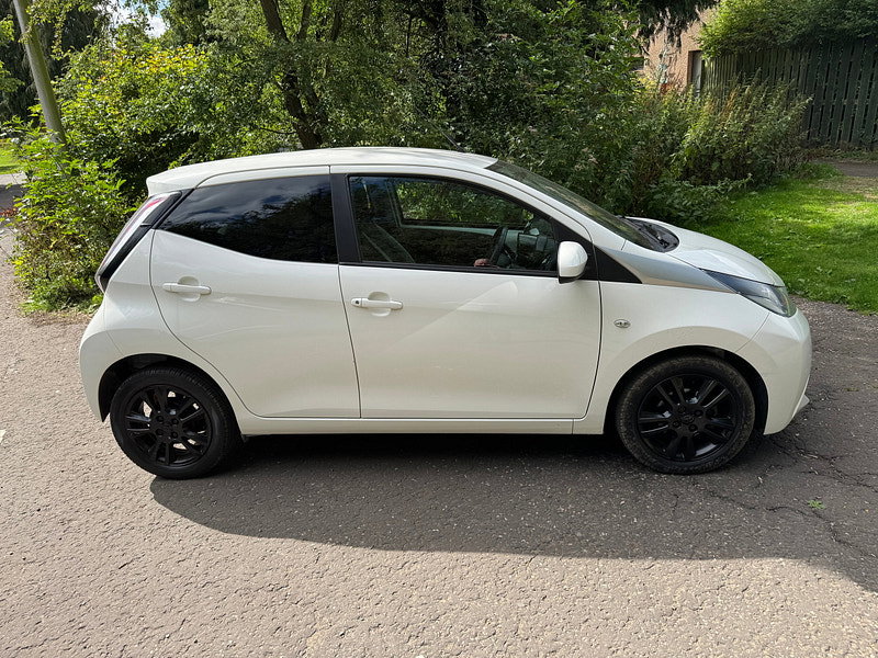 Toyota Aygo 1.0 VVT-i x-pure Hatchback 5dr Petrol Manual Euro 6 (68 ps)