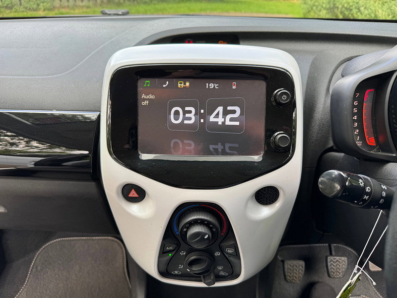 Toyota Aygo 1.0 VVT-i x-pure Hatchback 5dr Petrol Manual Euro 6 (68 ps)