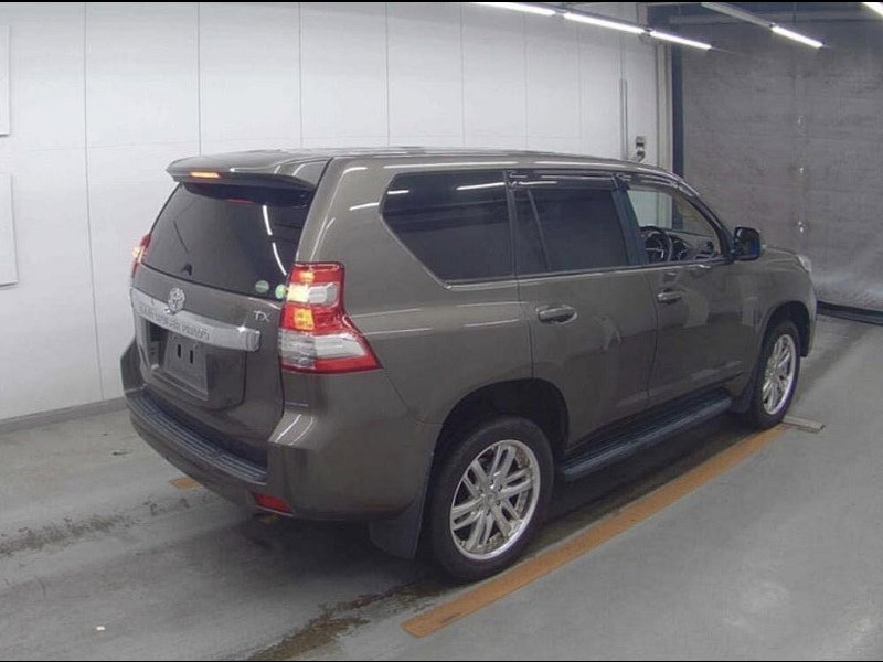 Toyota Land Cruiser 2.8D Icon SUV 5dr Diesel Auto 4WD Euro 6 (7 Seats) (177 ps)
