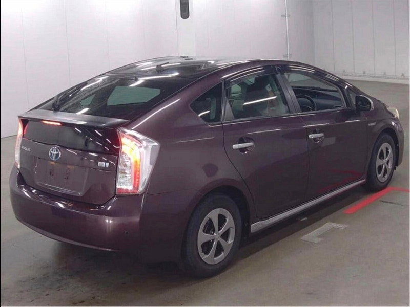 Toyota Prius 1.8 VVT-h Hatchback 5dr Petrol Hybrid CVT Euro 5 (s/s) (136 ps)