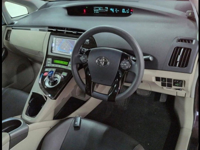 Toyota Prius 1.8 VVT-h Hatchback 5dr Petrol Hybrid CVT Euro 5 (s/s) (136 ps)