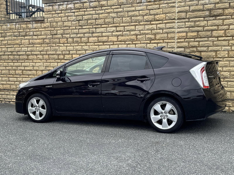 Toyota Prius 1.8 VVT-h T Spirit Hatchback 5dr Petrol Hybrid CVT Euro 5 (s/s) (136 ps)
