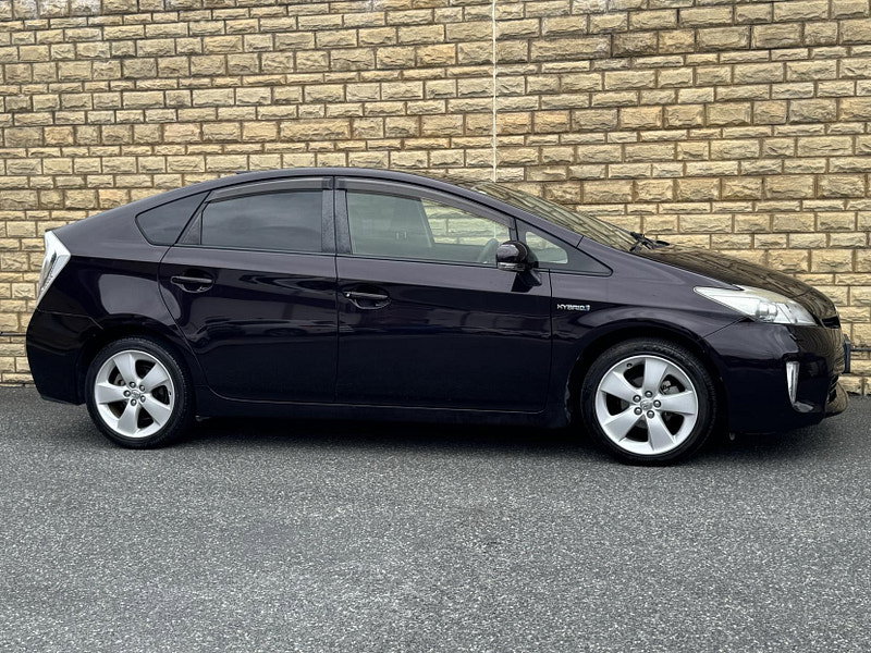 Toyota Prius 1.8 VVT-h T Spirit Hatchback 5dr Petrol Hybrid CVT Euro 5 (s/s) (136 ps)