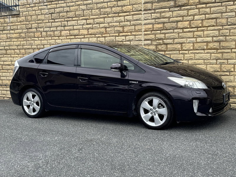 Toyota Prius 1.8 VVT-h T Spirit Hatchback 5dr Petrol Hybrid CVT Euro 5 (s/s) (136 ps)