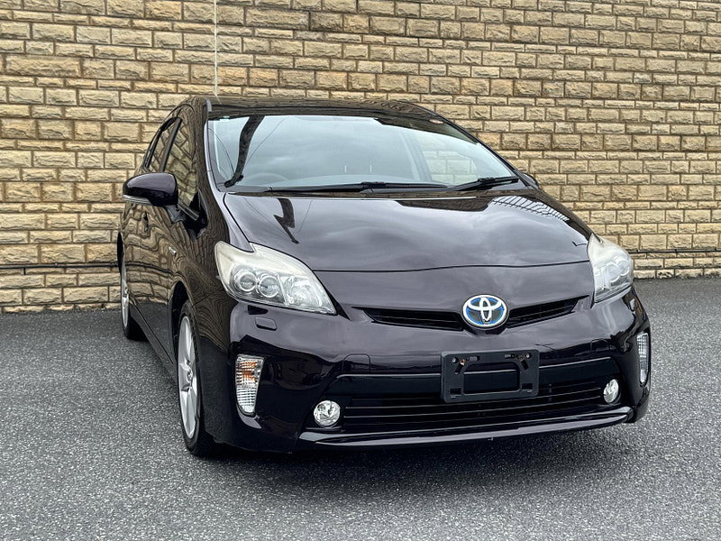 Toyota Prius 1.8 VVT-h T Spirit Hatchback 5dr Petrol Hybrid CVT Euro 5 (s/s) (136 ps)