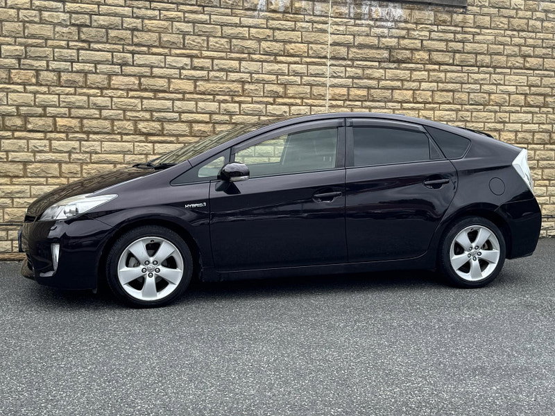 Toyota Prius 1.8 VVT-h T Spirit Hatchback 5dr Petrol Hybrid CVT Euro 5 (s/s) (136 ps)