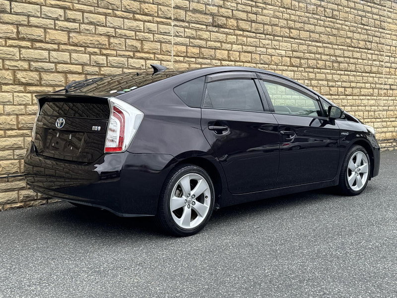 Toyota Prius 1.8 VVT-h T Spirit Hatchback 5dr Petrol Hybrid CVT Euro 5 (s/s) (136 ps)